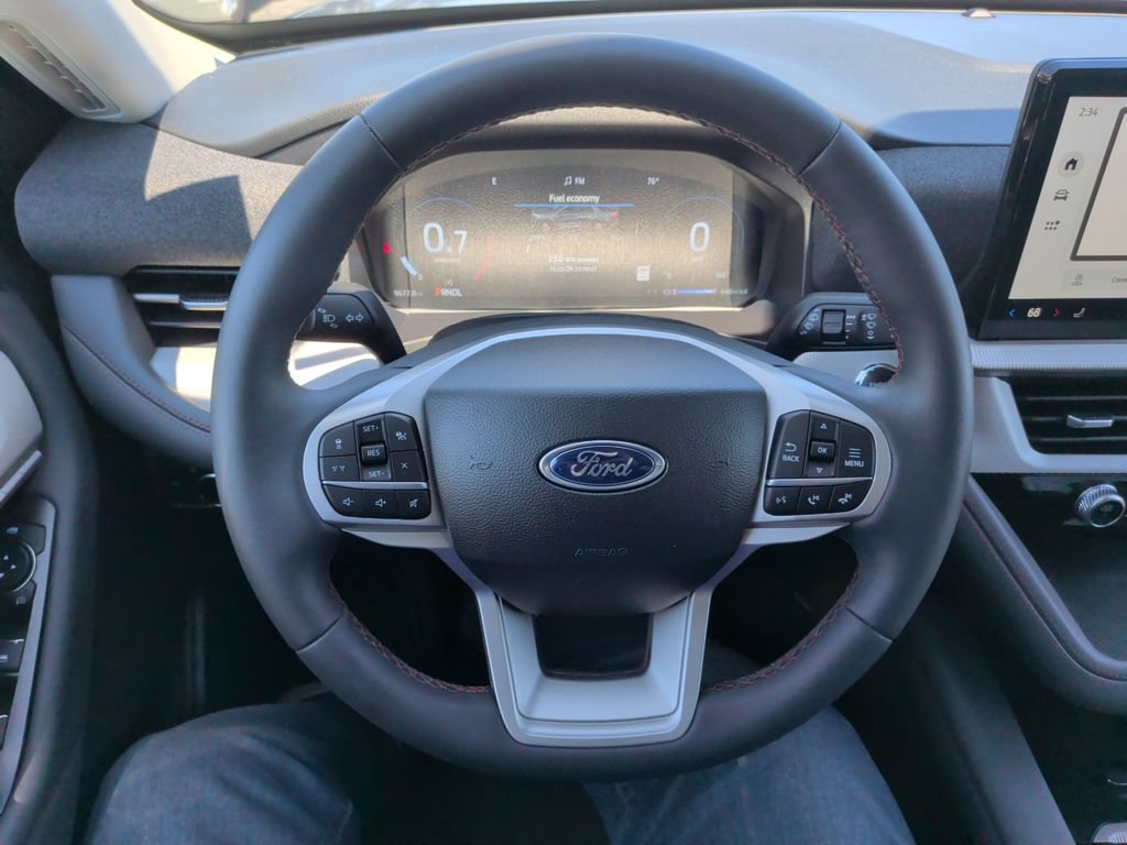 Used 2025 Ford Explorer Active AWD/4WD image 26