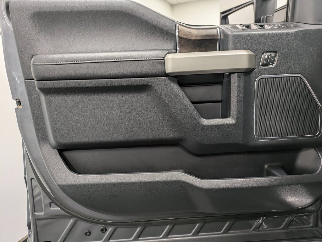 Used 2022 Ford F250 Lariat w/ Chrome Package image 8