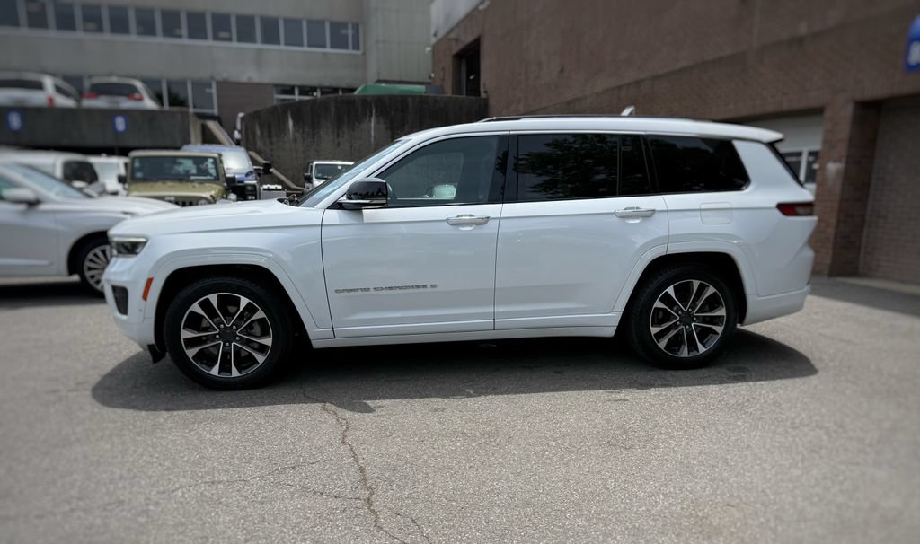 Used 2022 Jeep Grand Cherokee L Overland w/ Advanced Protech Group III AWD/4WD image 14