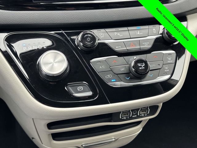 Used 2023 Chrysler Pacifica Touring-L image 18