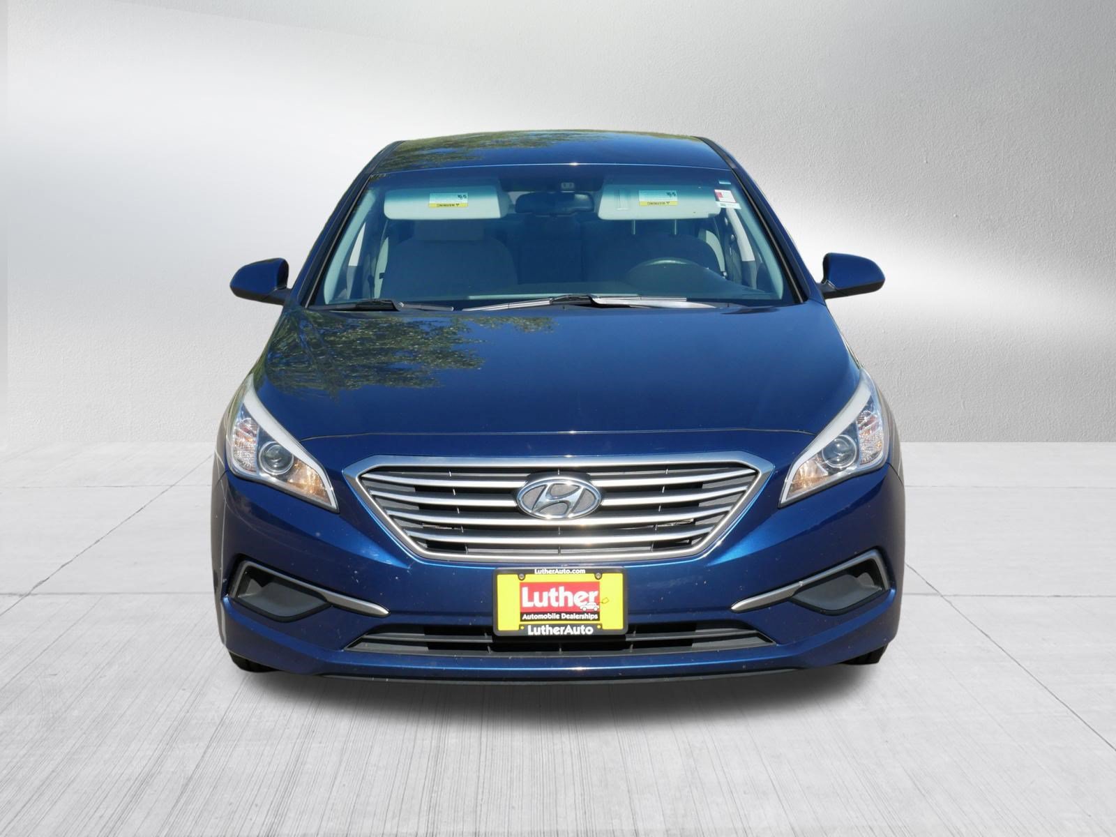 Used 2016 Hyundai Sonata SE FWD image 2