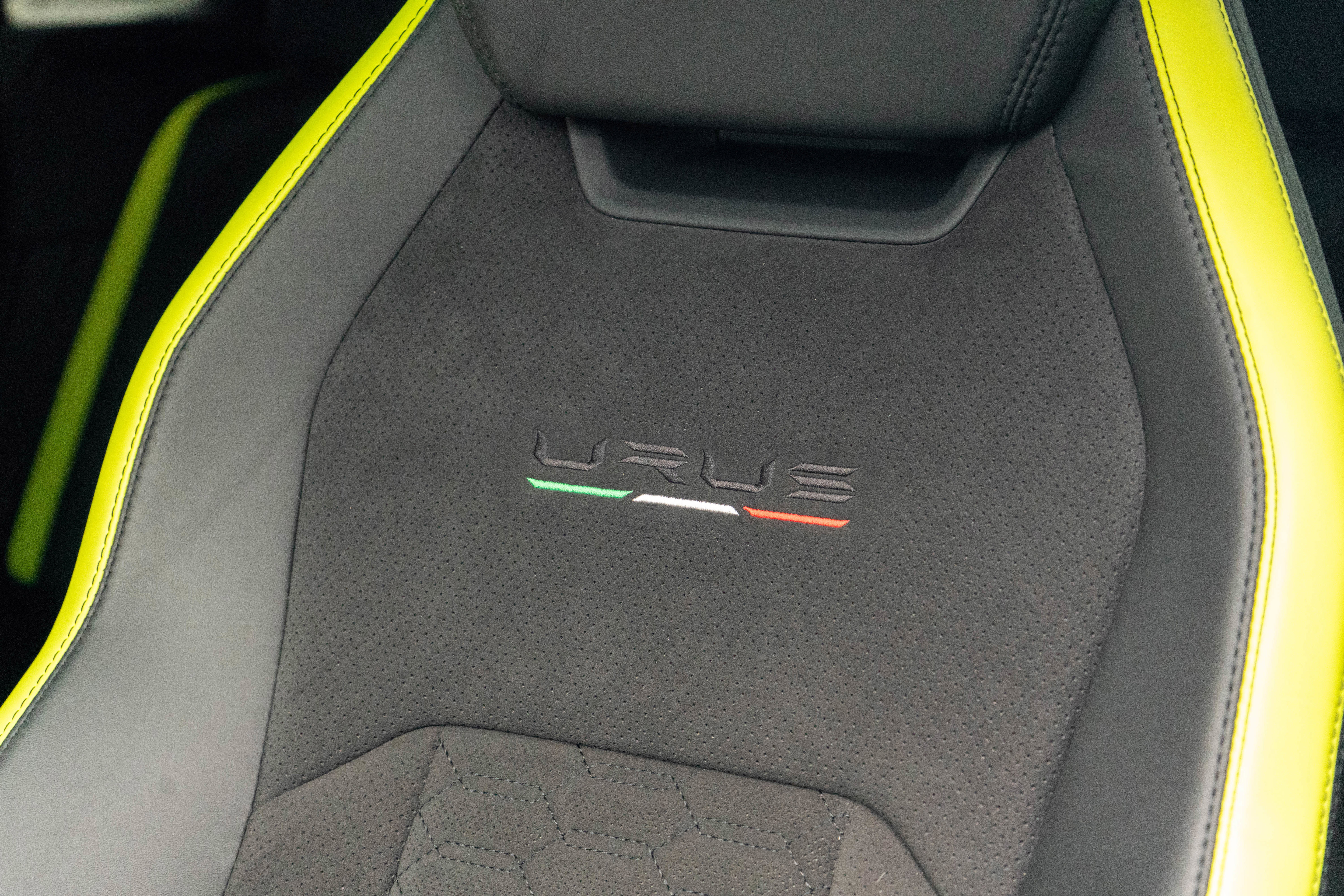 Used 2021 Lamborghini Urus AWD/4WD image 11