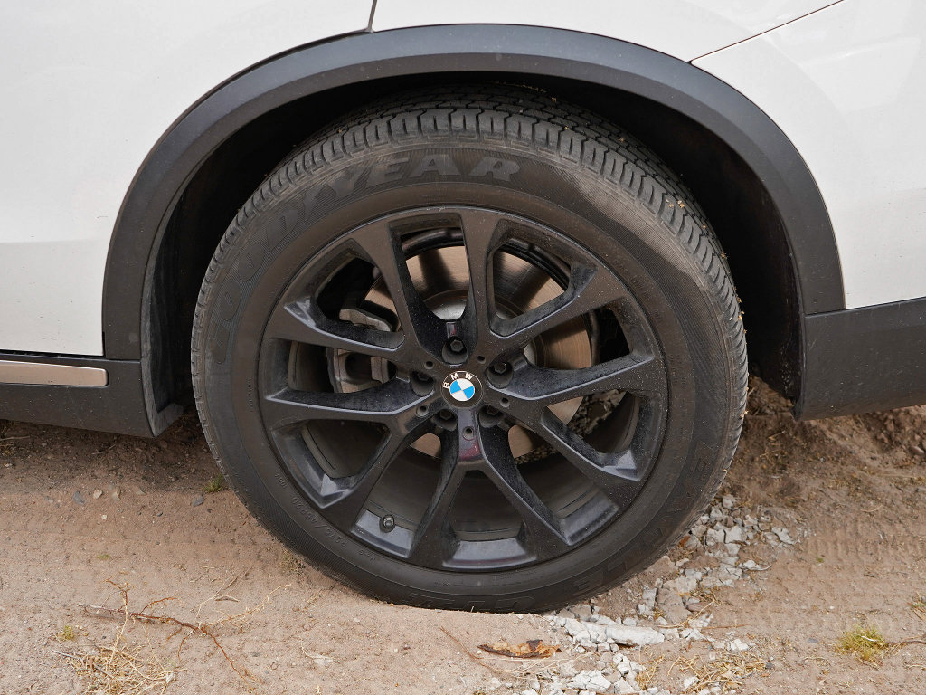 Used 2019 BMW X5 xDrive40i w/ Premium Package 2 AWD/4WD image 3