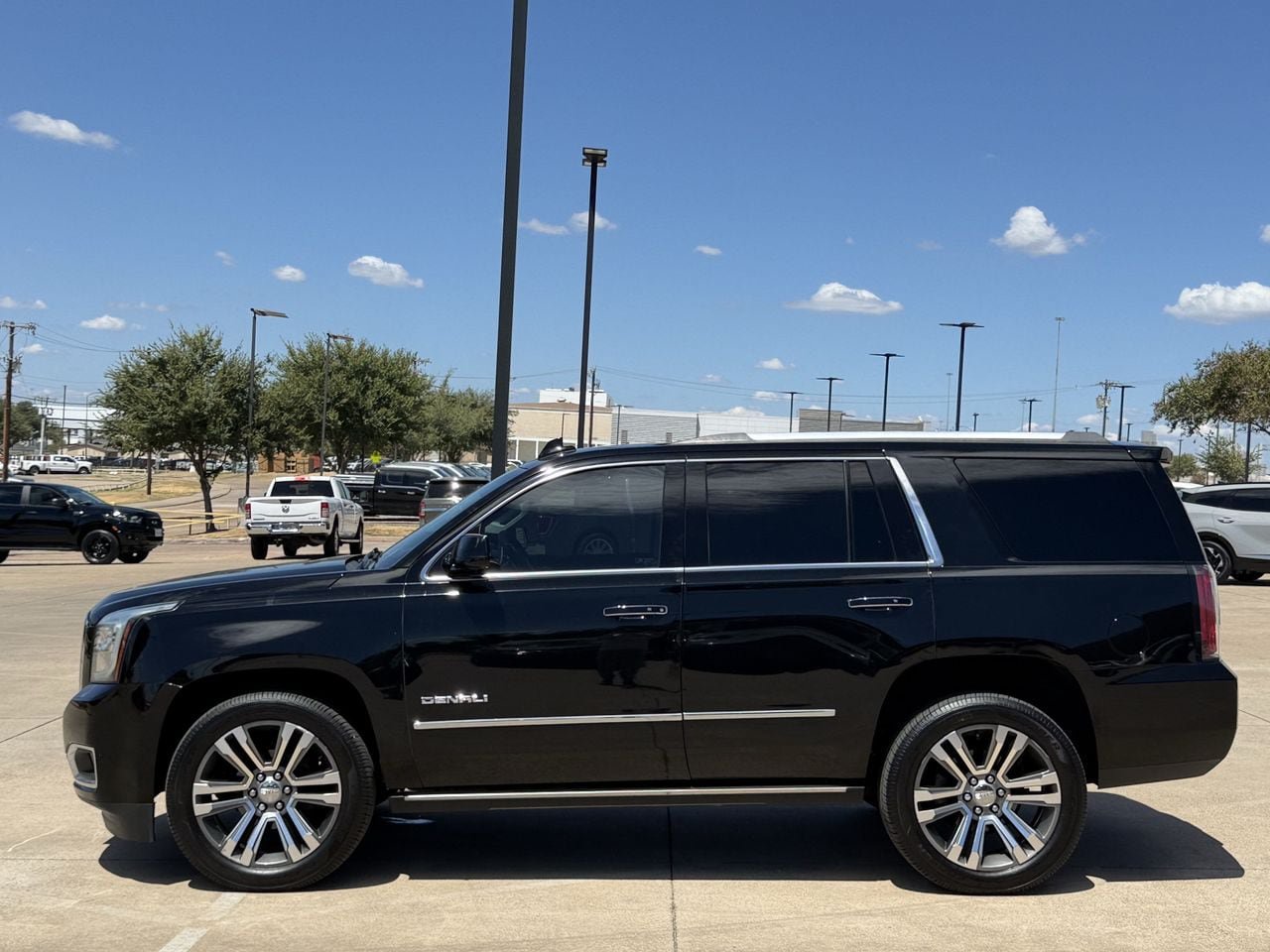 Used 2019 GMC Yukon Denali w/ Denali Ultimate Package RWD image 3