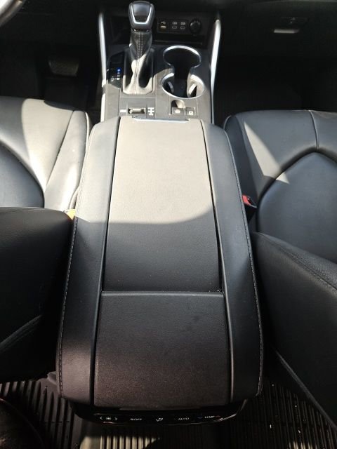 Used 2022 Toyota Highlander XLE FWD image 36