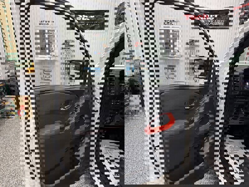 Used 2022 Nissan Frontier PRO-4X image 23