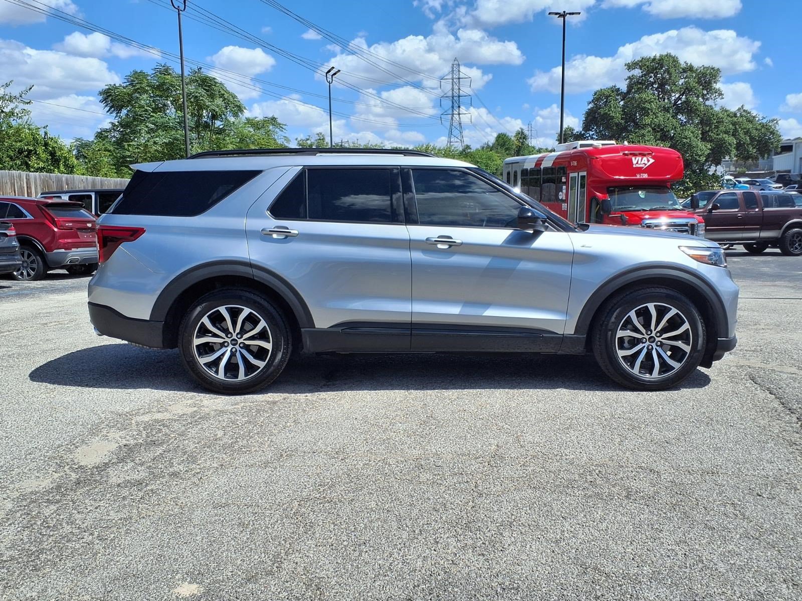 Certified 2023 Ford Explorer ST-Line w/ Class IV Trailer Tow Package RWD image 5