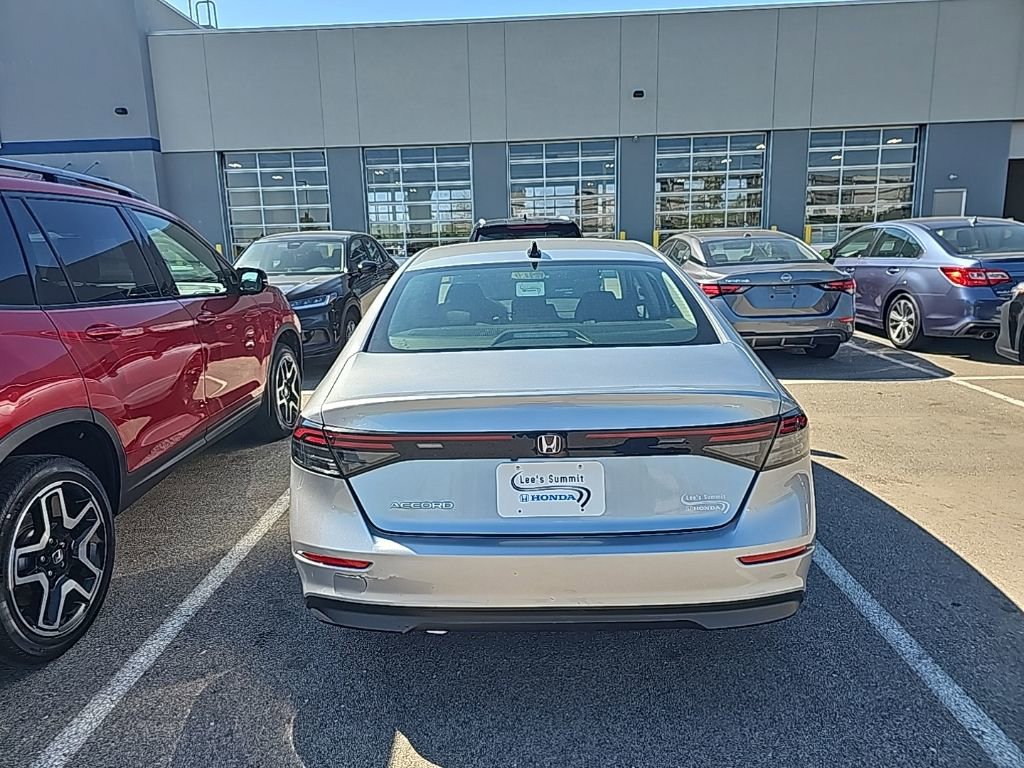 Used 2025 Honda Accord SE image 6