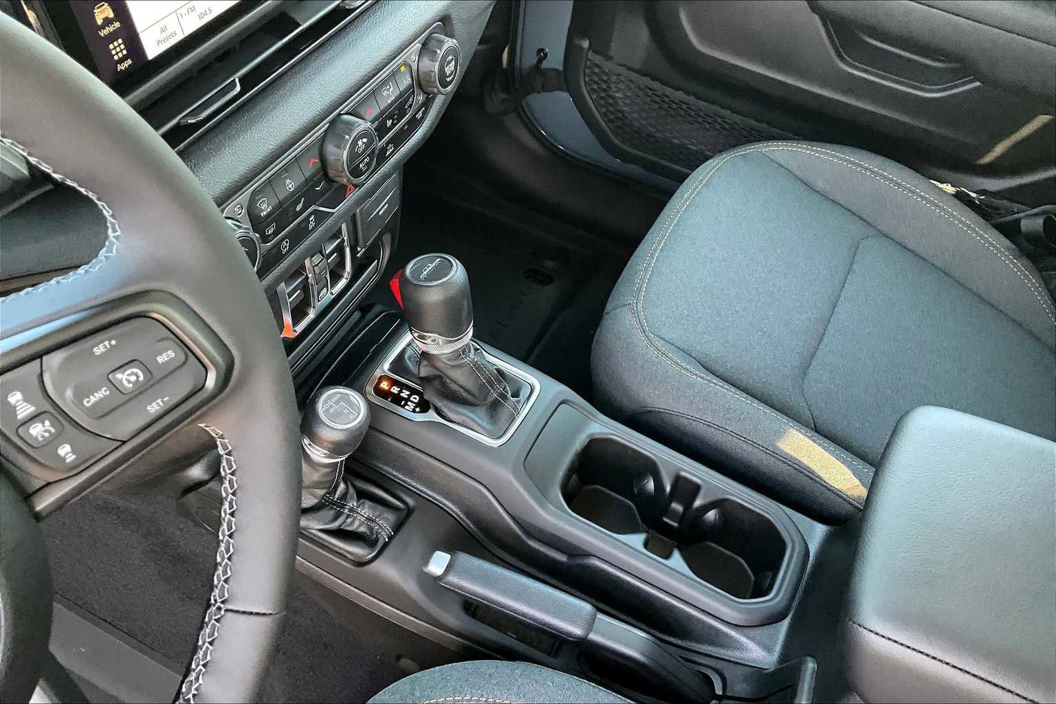 New 2025 Jeep Gladiator Sport image 7