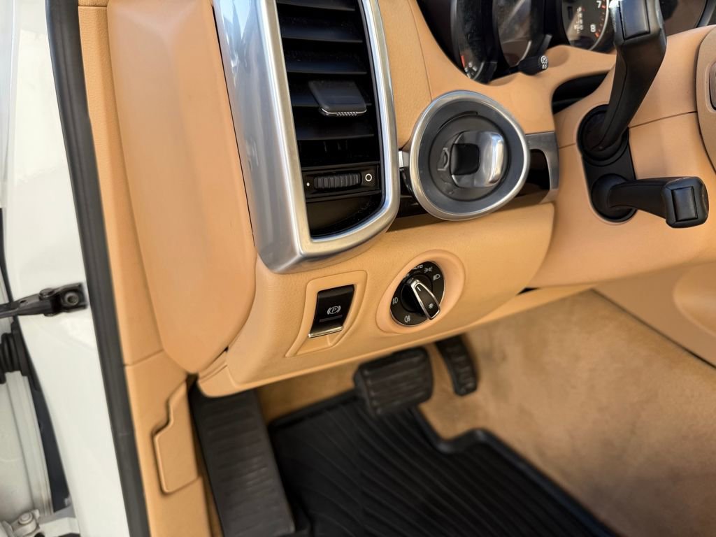 Used 2017 Porsche Cayenne Platinum Edition image 20