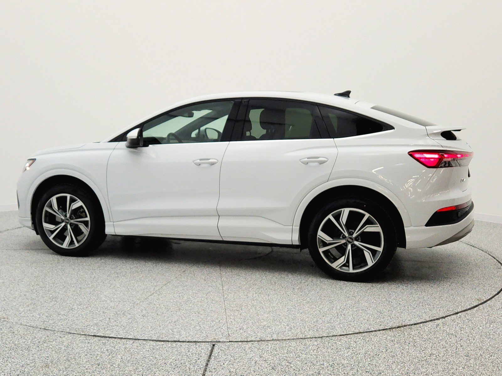 Used 2022 Audi Q4 e-tron Premium w/ Convenience Package AWD/4WD image 8