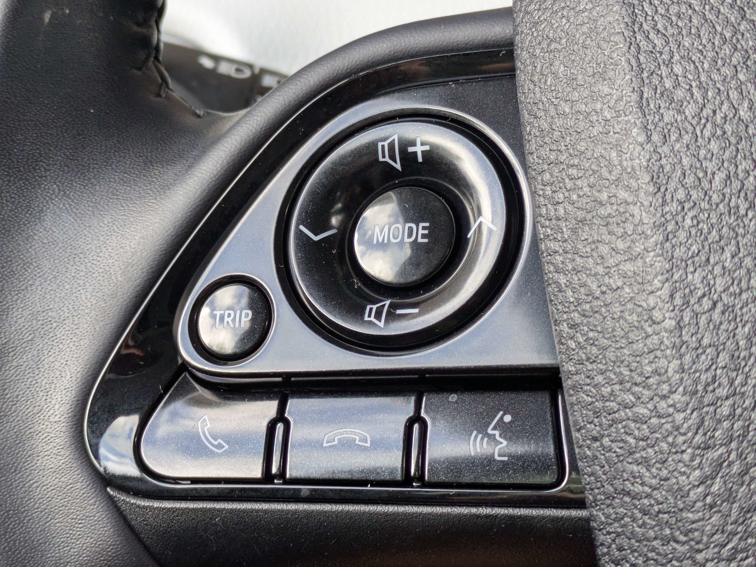 Used 2022 Toyota Prius Limited FWD image 24