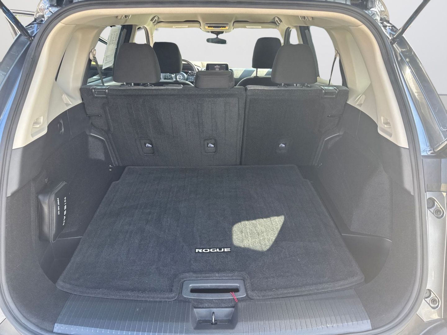 Certified 2022 Nissan Rogue SV FWD image 30