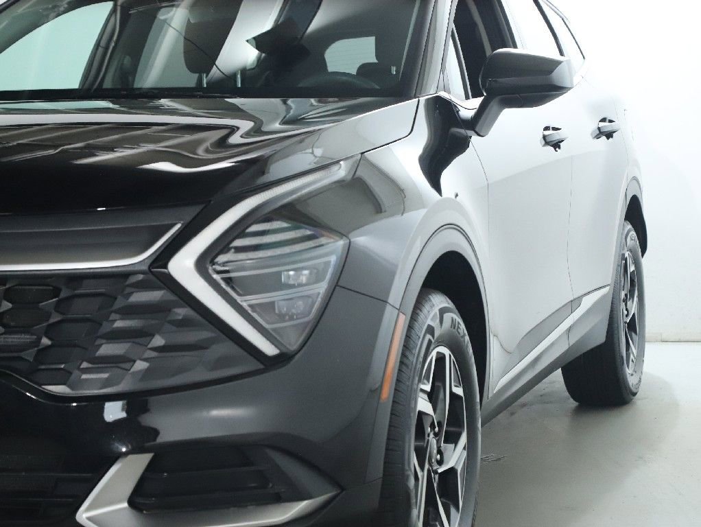 Used 2025 Kia Sportage LX image 4