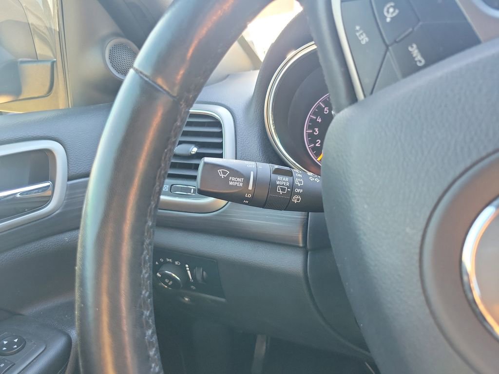 Used 2021 Jeep Grand Cherokee Laredo X image 19