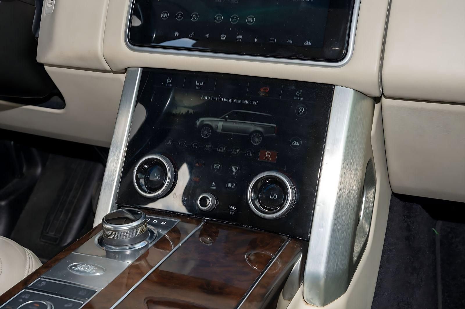 Used 2018 Land Rover Range Rover Supercharged AWD/4WD image 24