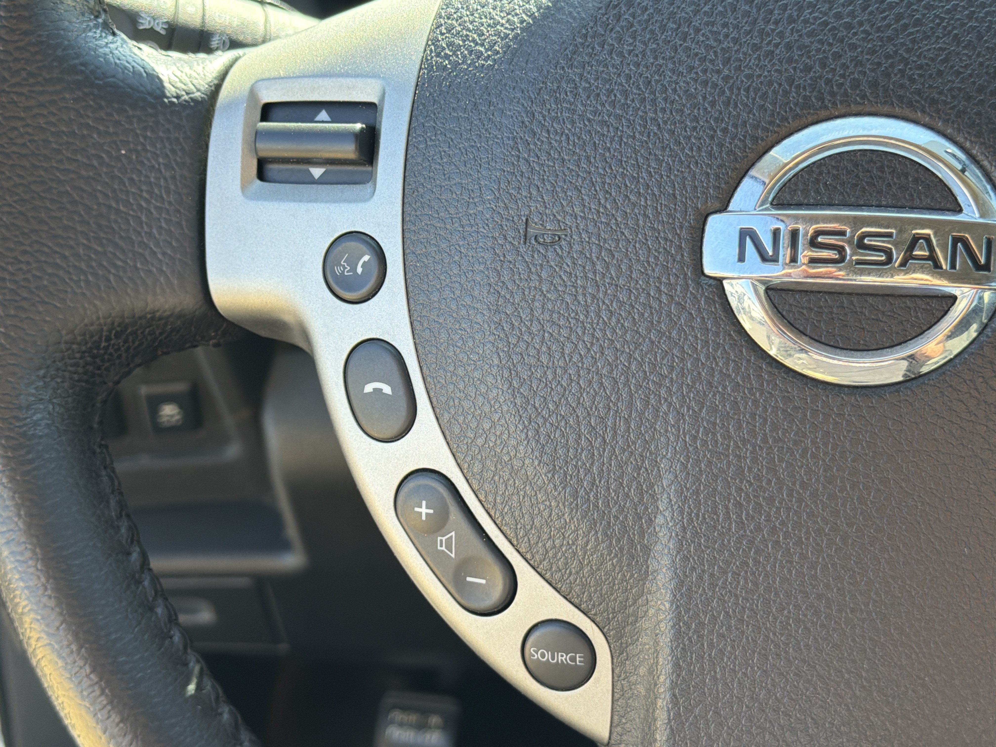 Used 2013 Nissan Rogue SL FWD image 25