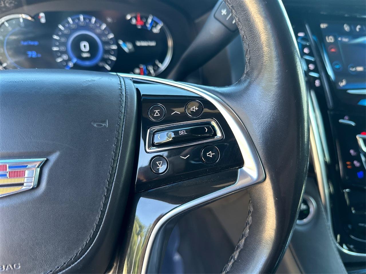 Used 2019 Cadillac Escalade ESV Platinum AWD/4WD image 38