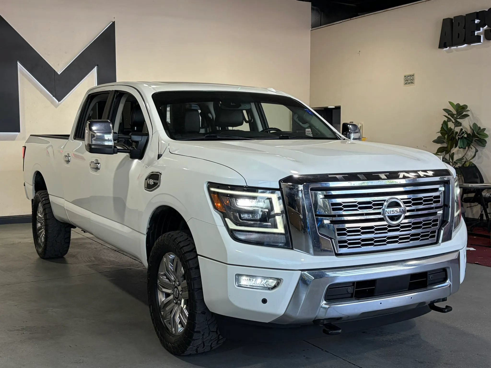 Used 2020 Nissan Titan SL w/ Moonroof Package AWD/4WD image 3