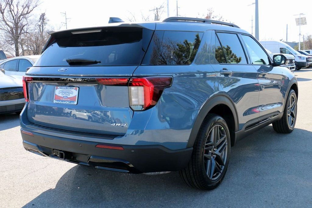 New 2026 Ford Explorer ST-Line w/ ST-Line Street Pack image 5