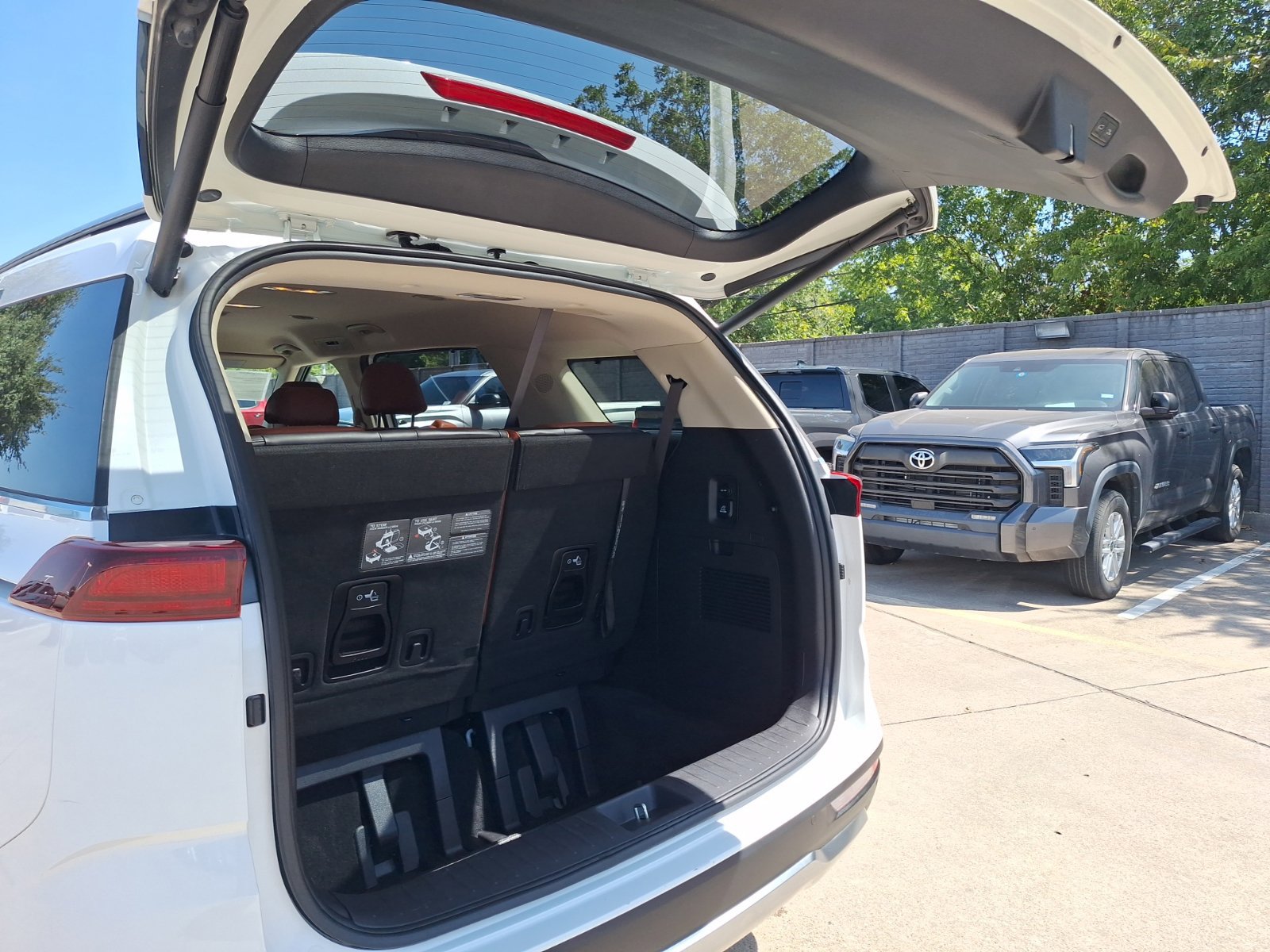 Used 2022 Kia Carnival SX FWD image 33