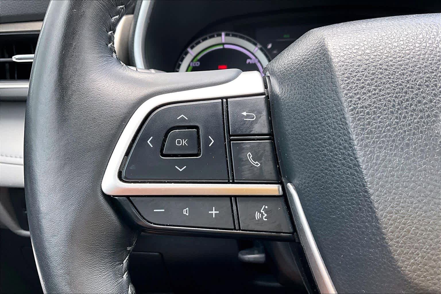 Used 2022 Toyota Highlander XLE FWD image 24