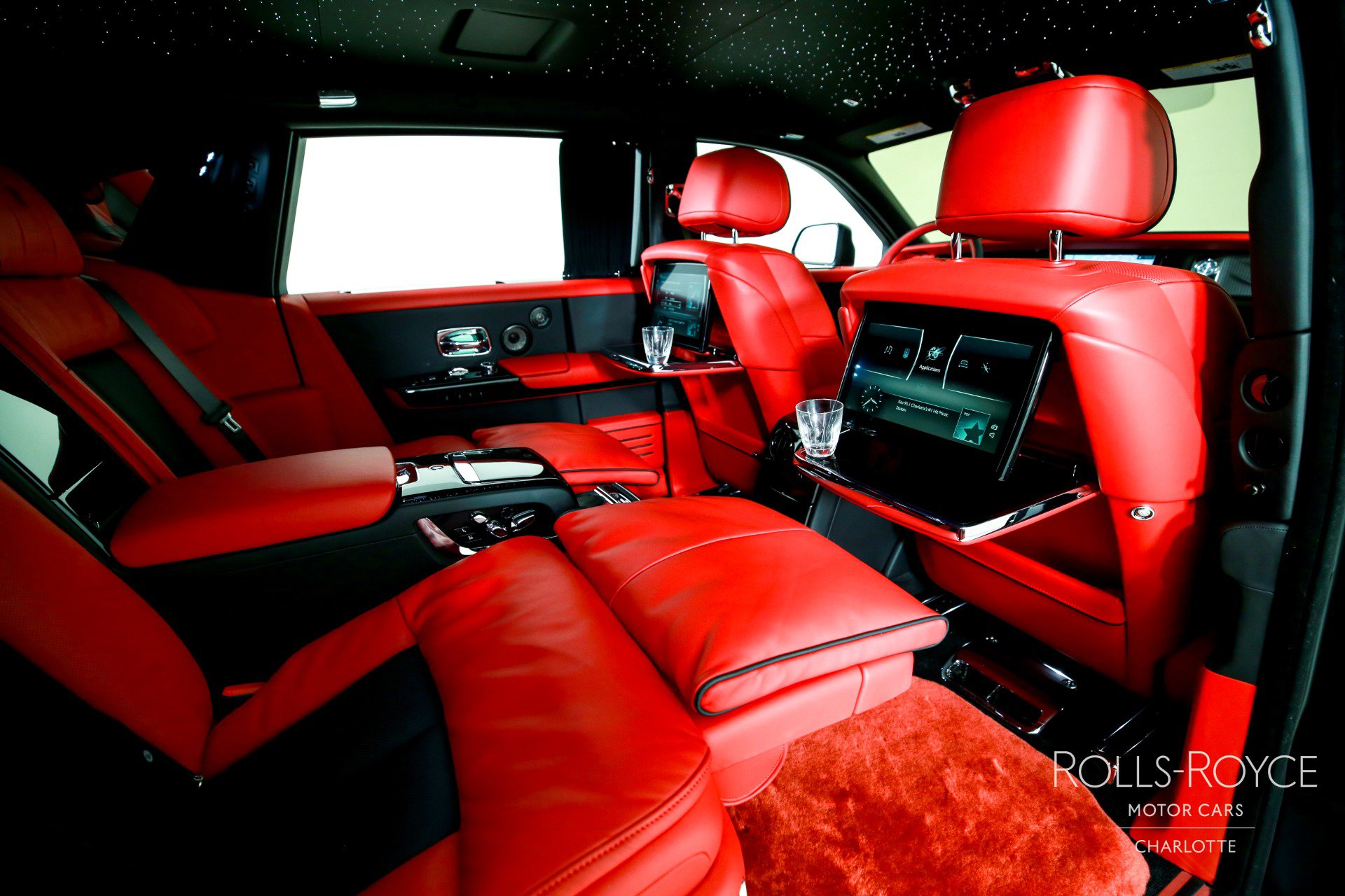 Used 2024 Rolls-Royce Phantom Extended Wheelbase w/ The Phantom Package image 31