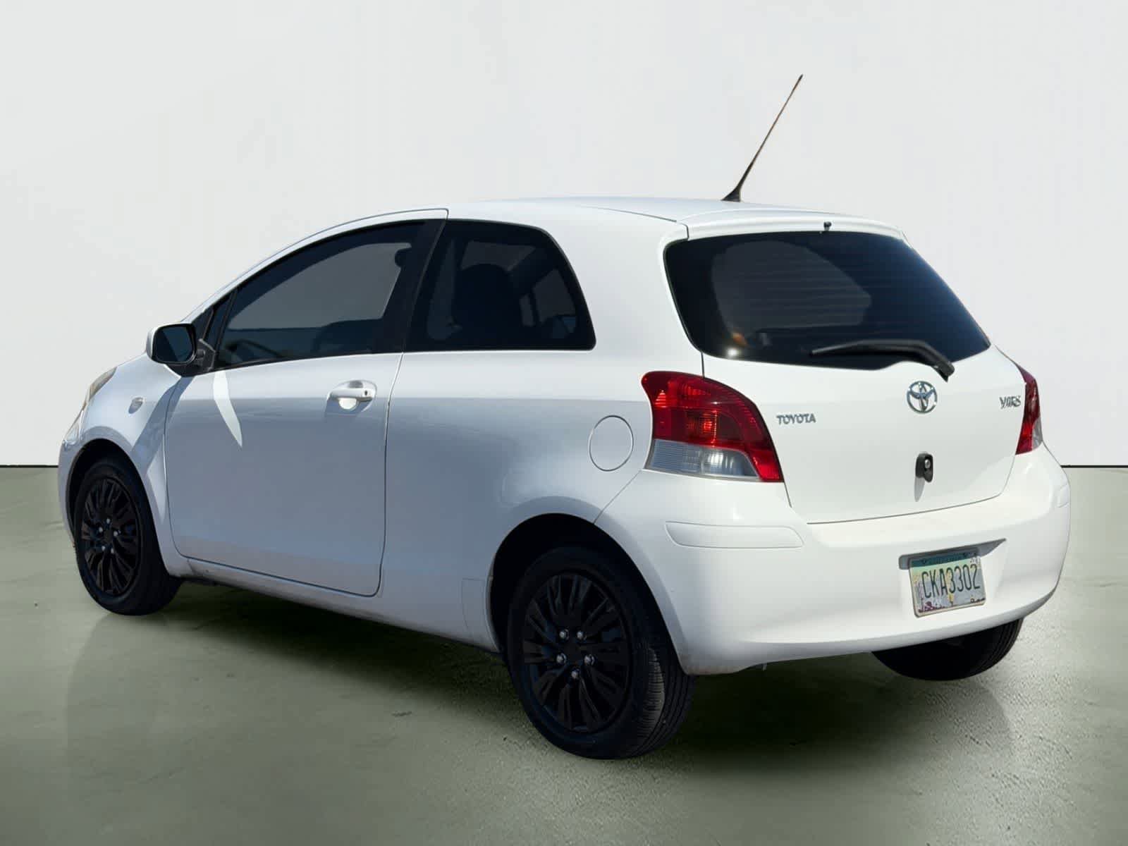 Used 2011 Toyota Yaris 2-Door Hatchback w/ Convenience Pkg FWD image 3