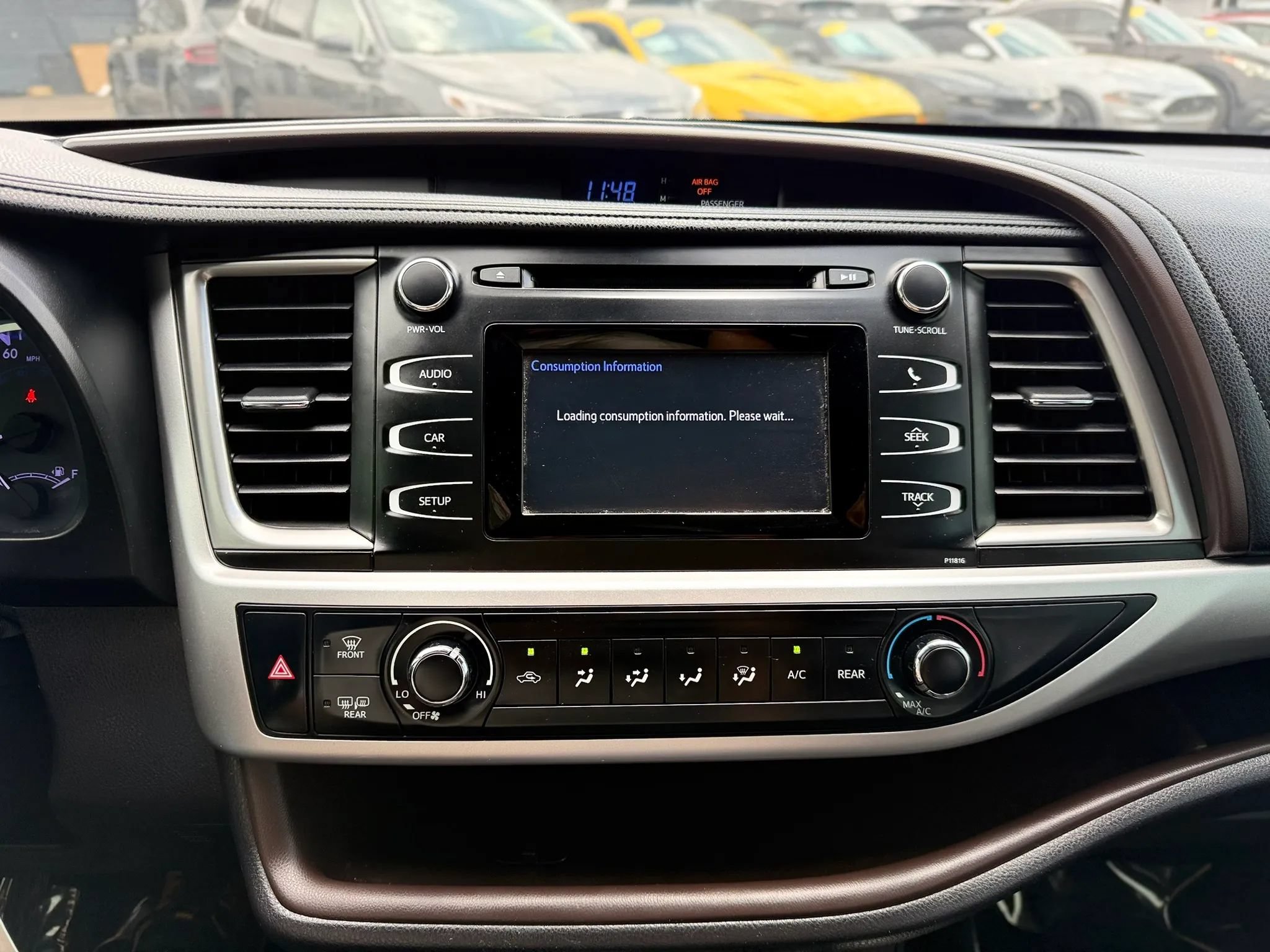 Used 2019 Toyota Highlander LE AWD/4WD image 35