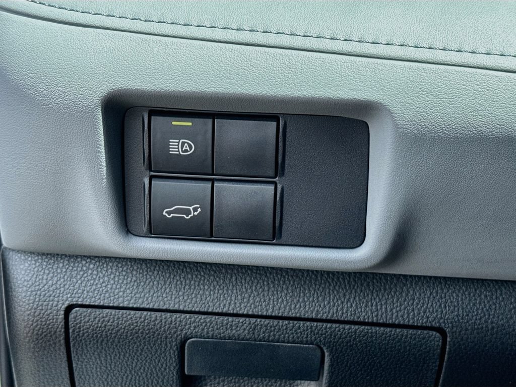 Used 2021 Toyota Highlander XLE AWD/4WD image 10