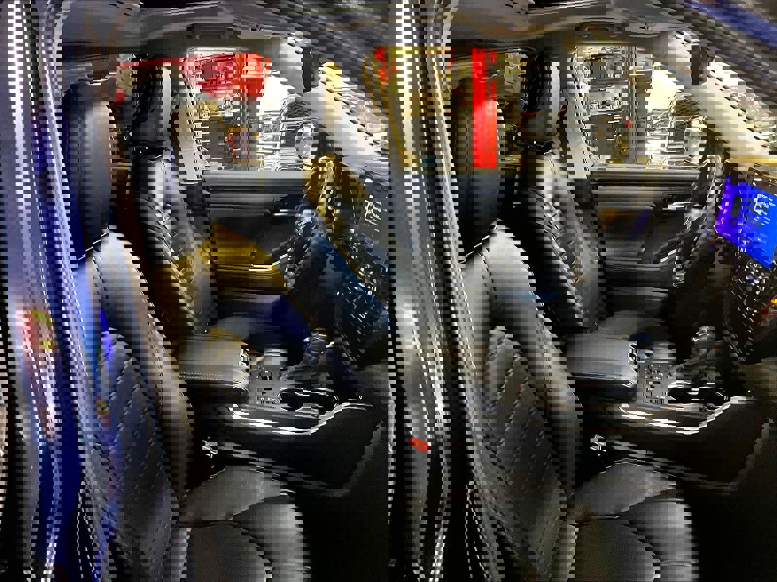 Used 2024 Toyota Highlander XLE image 11