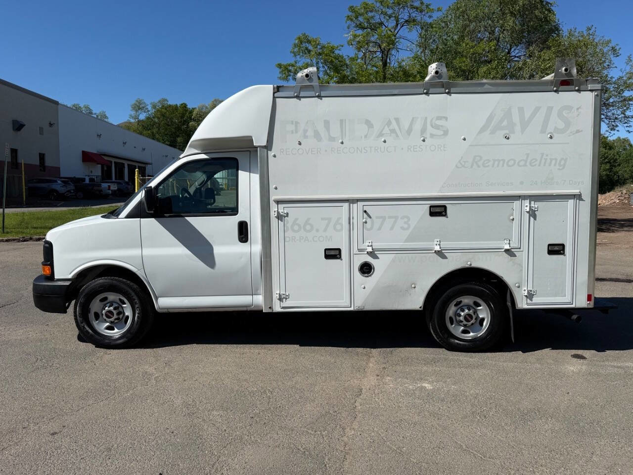 Used 2010 GMC Savana 3500 RWD image 2