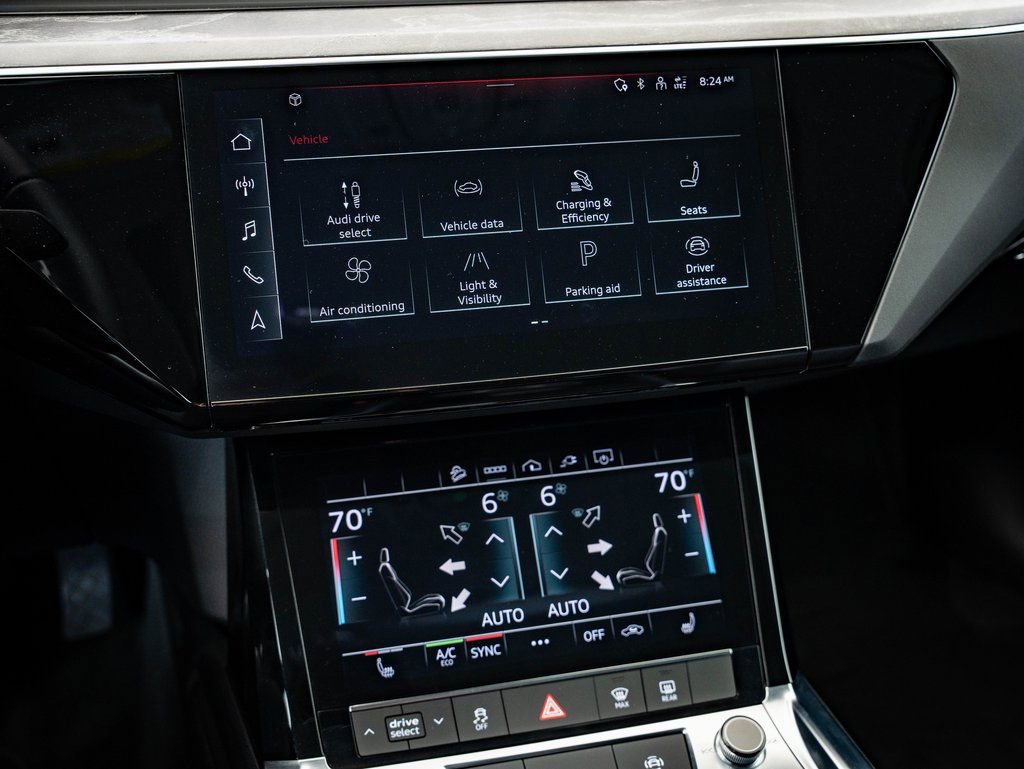 Used 2022 Audi e-tron Premium w/ Convenience Plus Package image 29