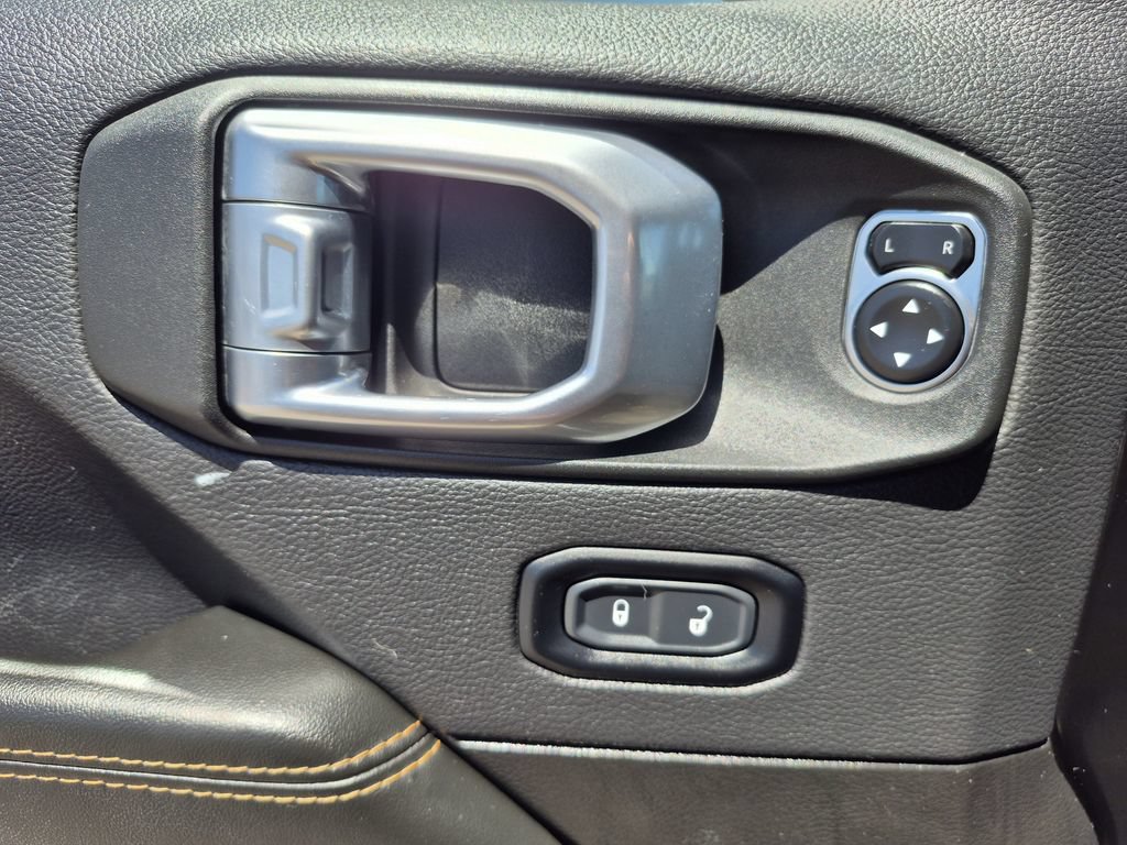 Used 2024 Jeep Wrangler Unlimited Sahara AWD/4WD image 8