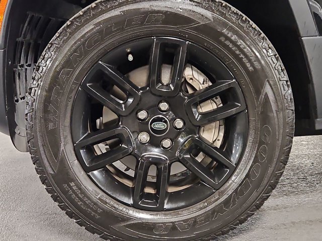 Used 2023 Land Rover Defender 110 SE AWD/4WD image 24