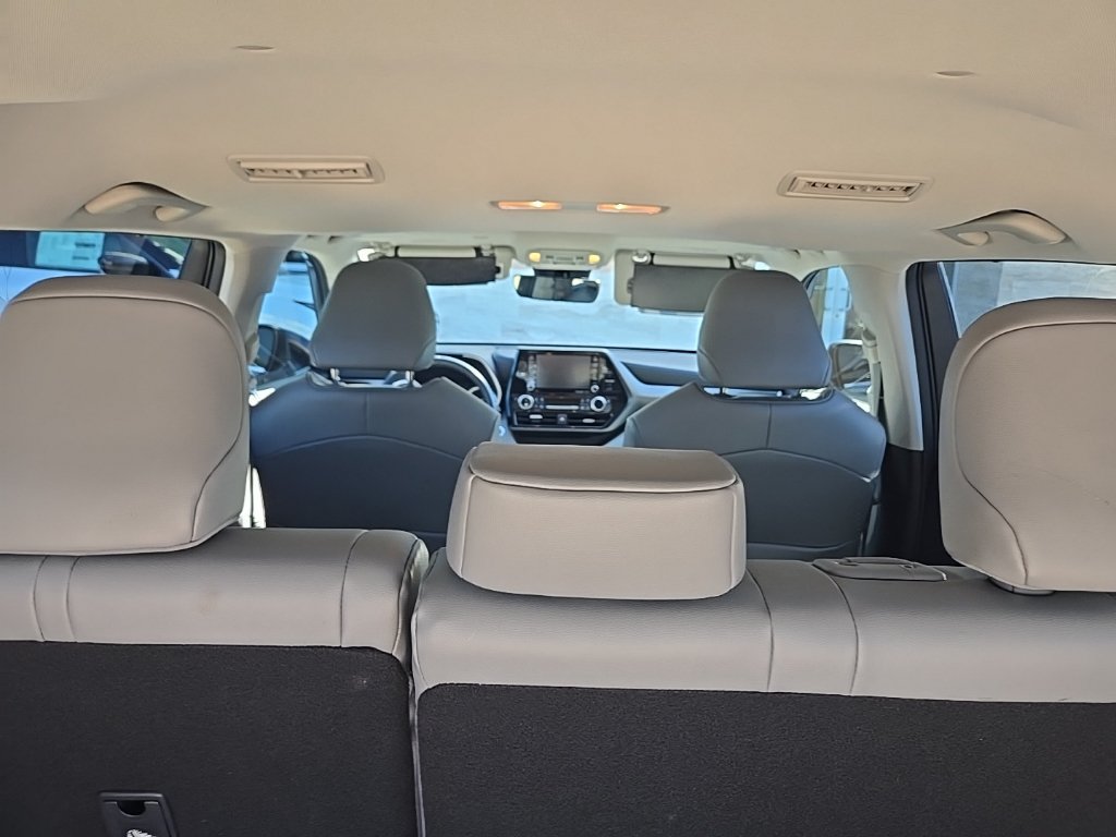 Used 2022 Toyota Highlander XLE FWD image 8