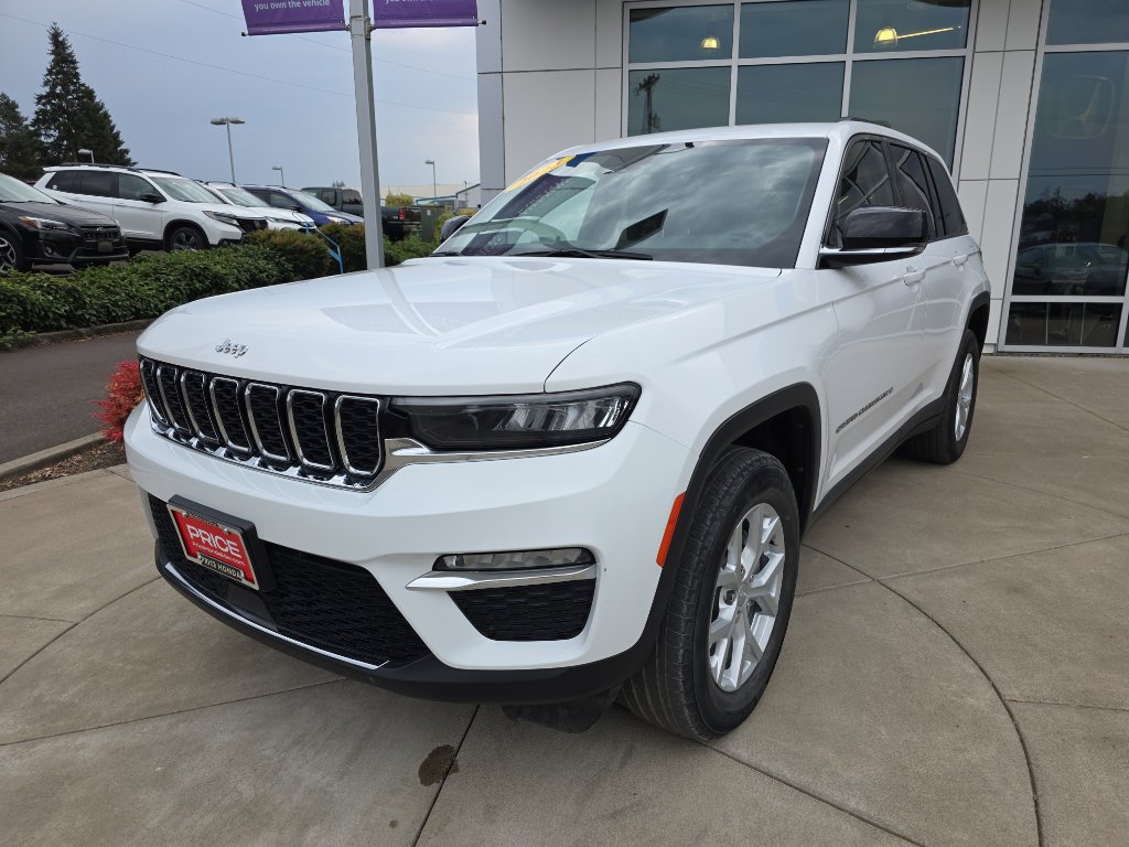 Used 2023 Jeep Grand Cherokee Limited image 2
