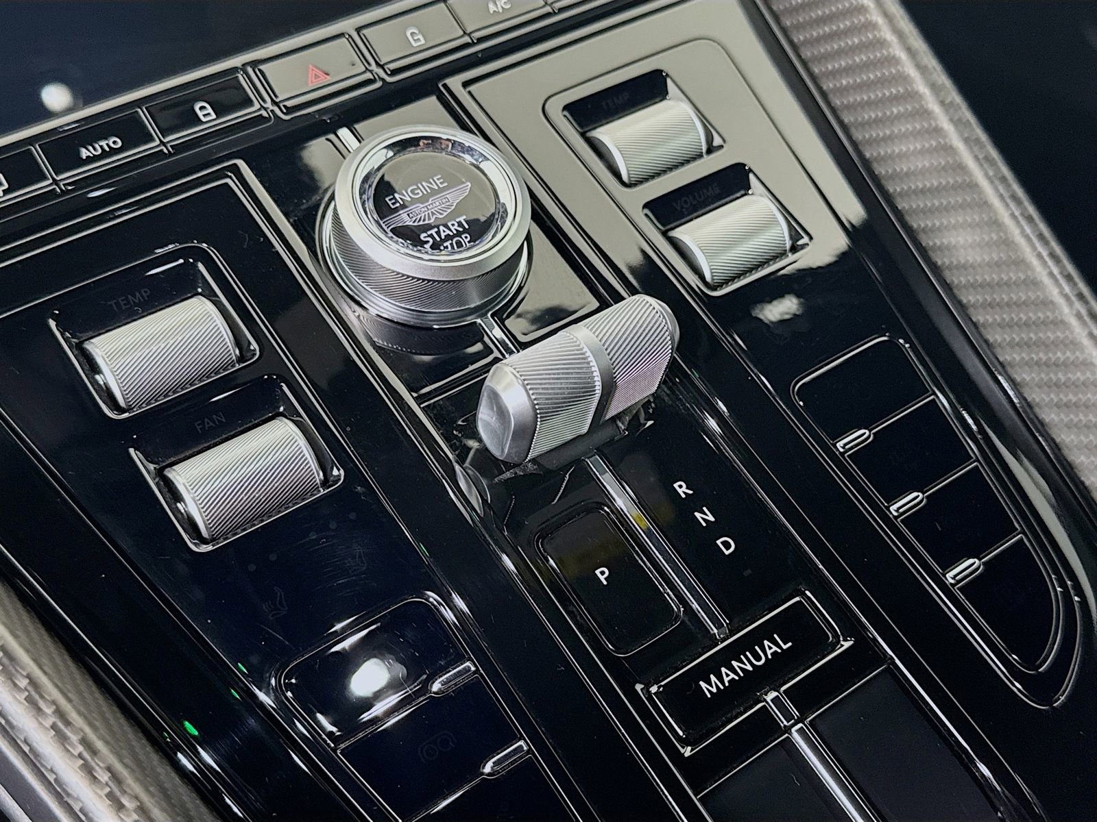 Used 2025 Aston Martin DB12 Coupe image 14