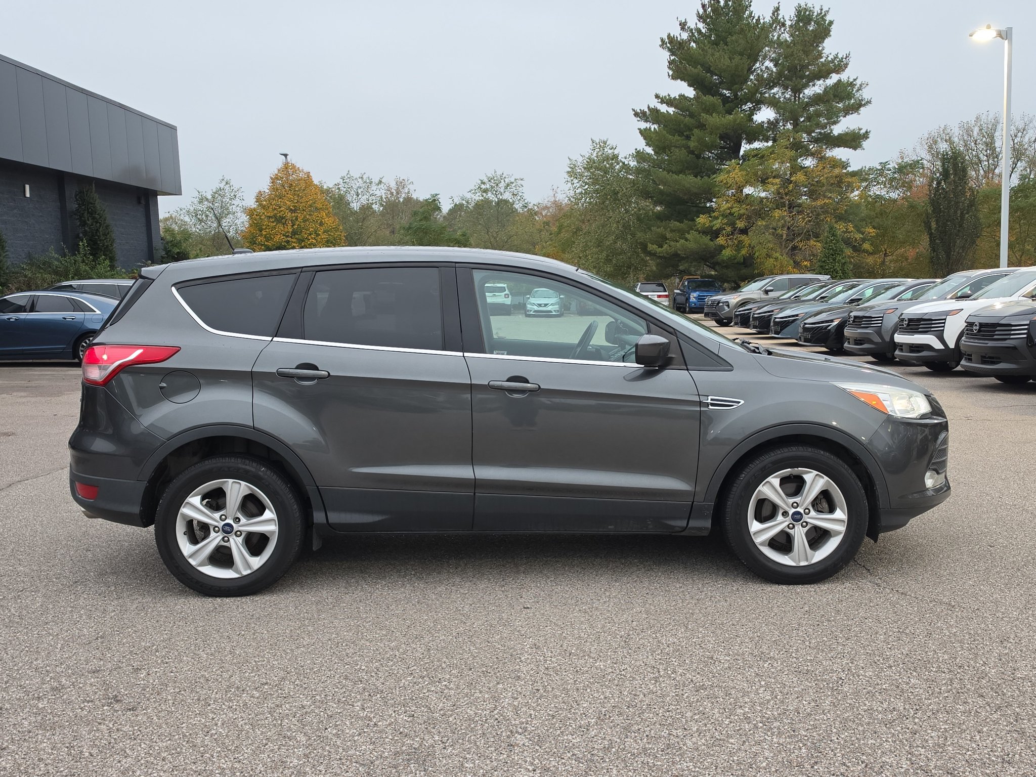 Used 2016 Ford Escape SE FWD image 8