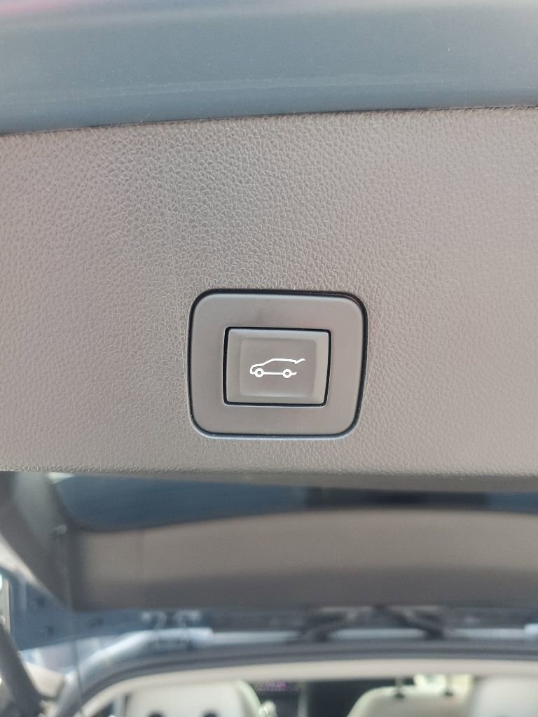 Used 2024 Buick Encore GX Avenir w/ Avenir Technology Package FWD image 16