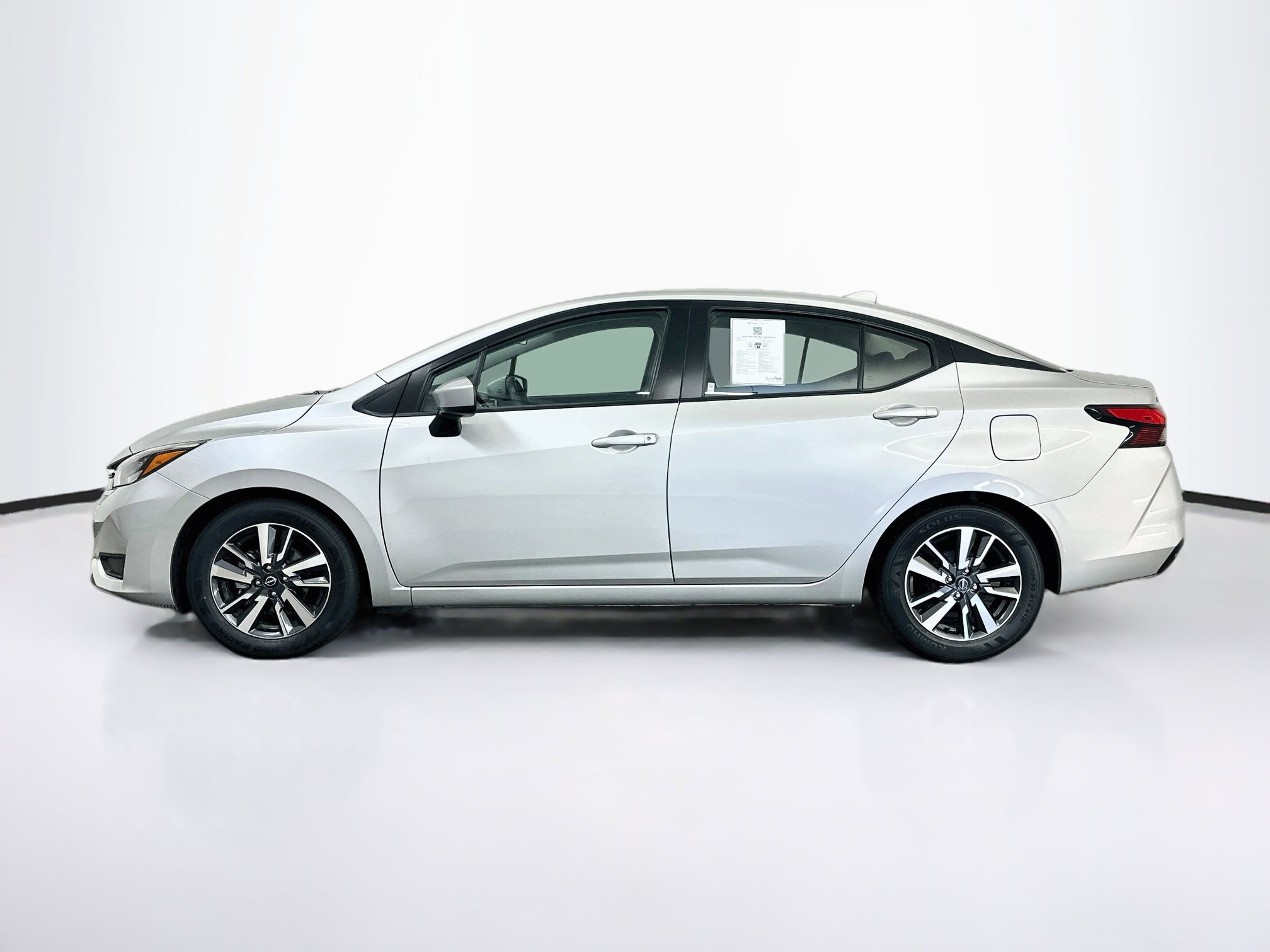 Used 2025 Nissan Versa SV FWD image 4