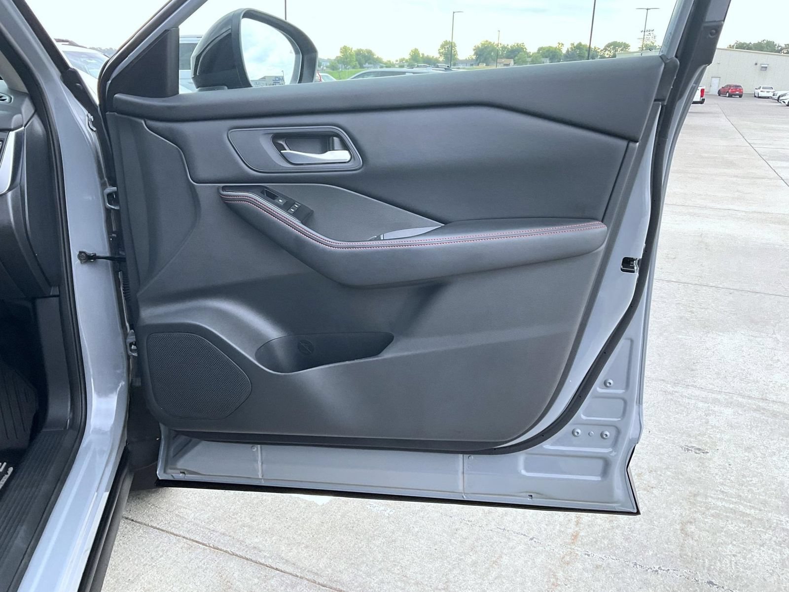 Certified 2025 Nissan Rogue SV AWD/4WD image 17