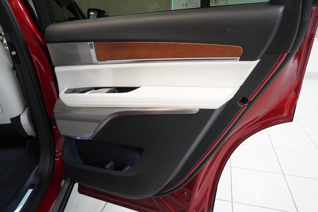 Used 2026 Cadillac Vistiq Sport AWD/4WD image 33