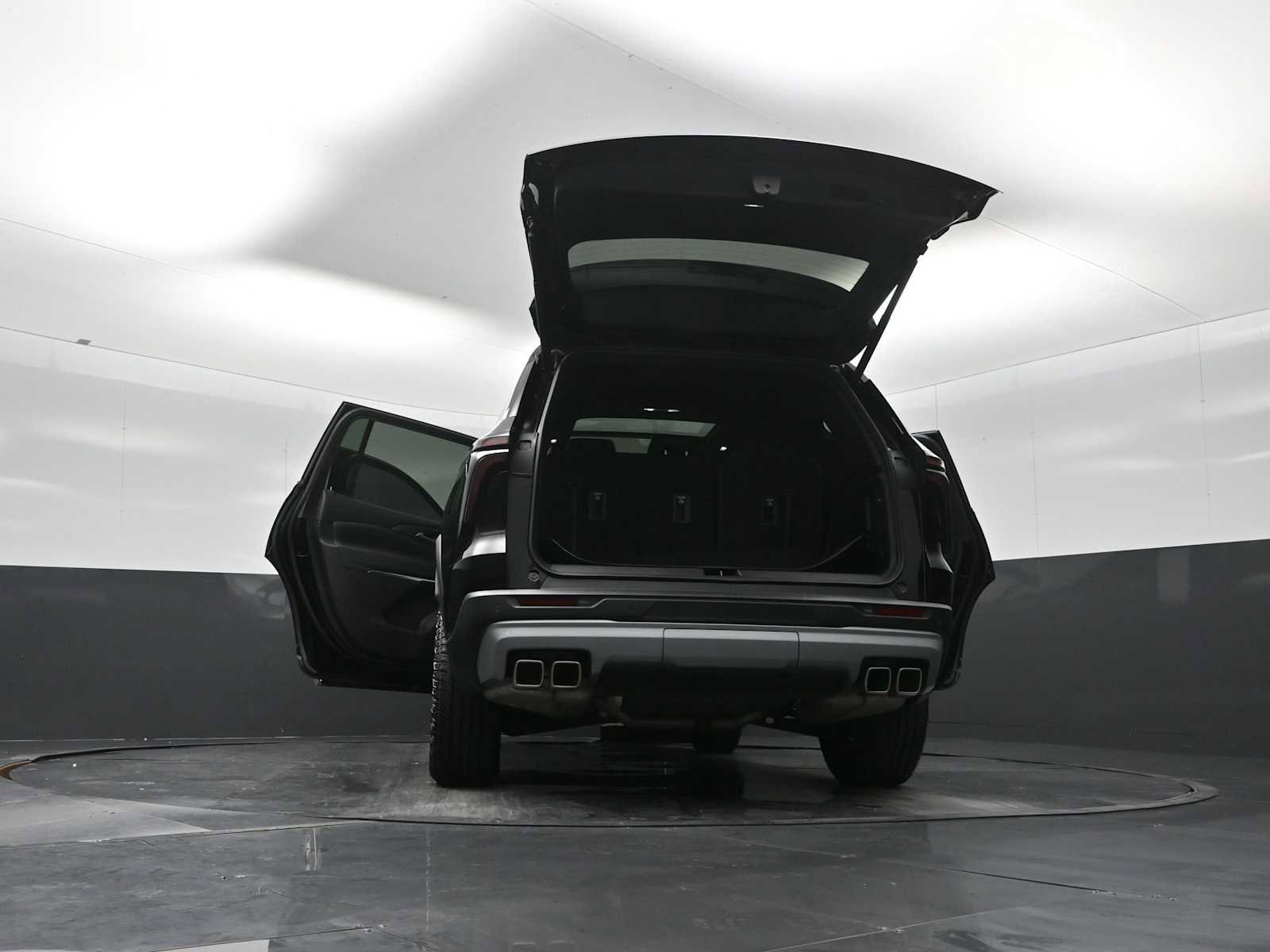 Used 2024 Chevrolet Traverse Z71 image 30