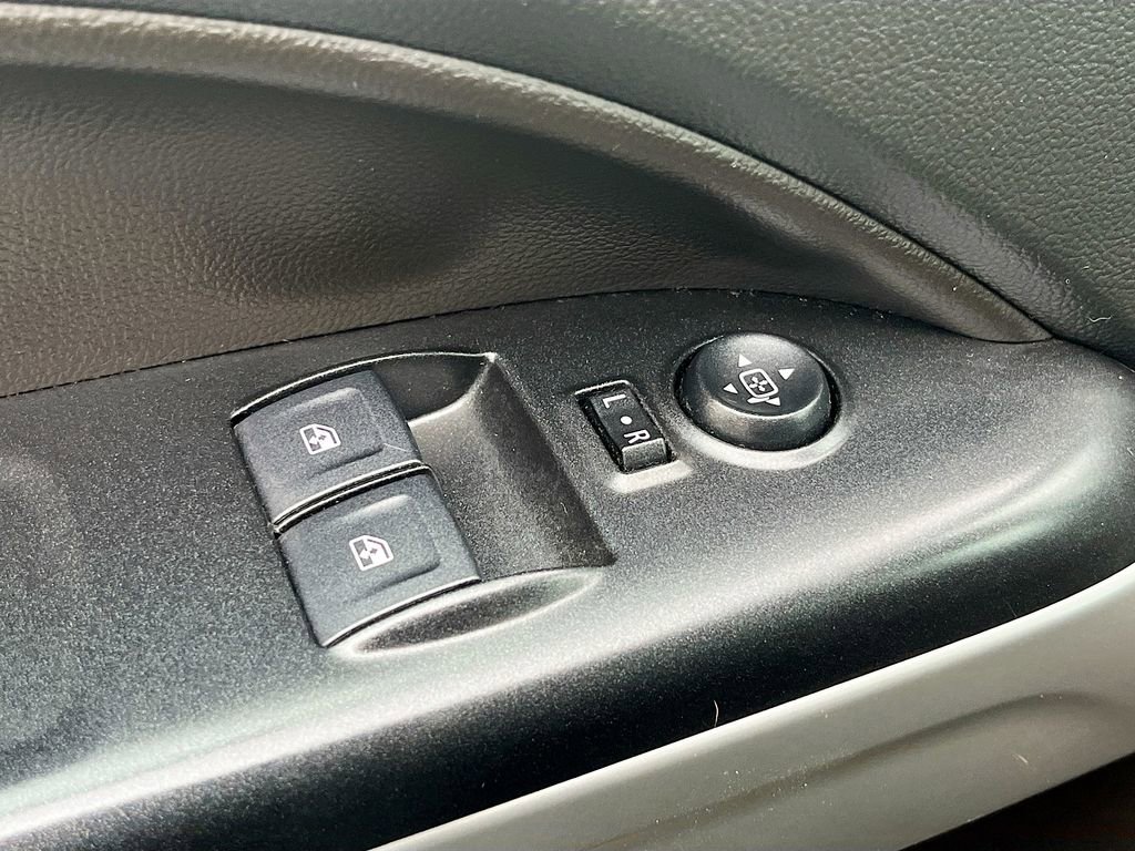 Used 2021 Chevrolet Colorado LT w/ LT Convenience Package image 18