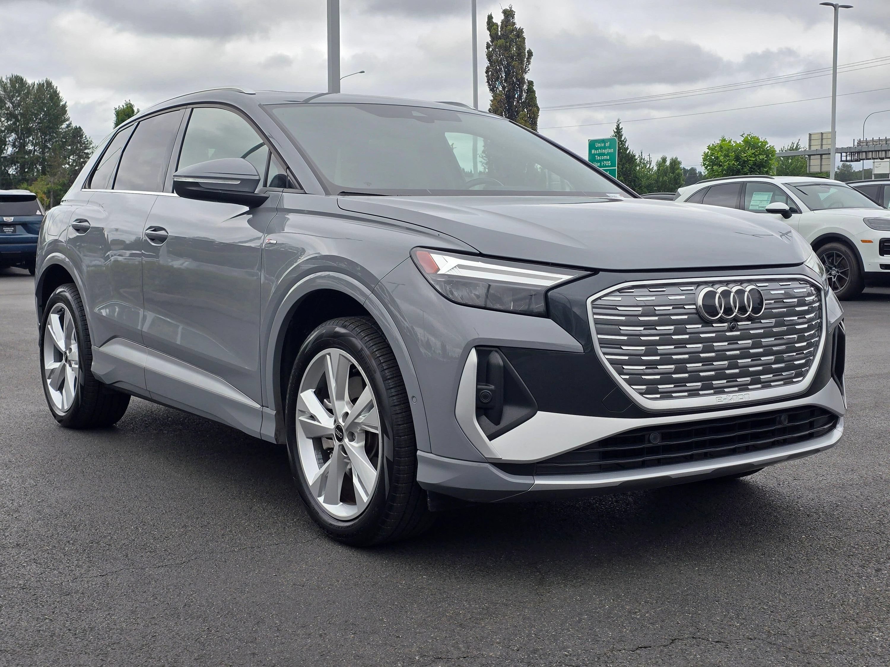 Used 2023 Audi Q4 e-tron Premium Plus w/ Premium Plus AWD/4WD image 7