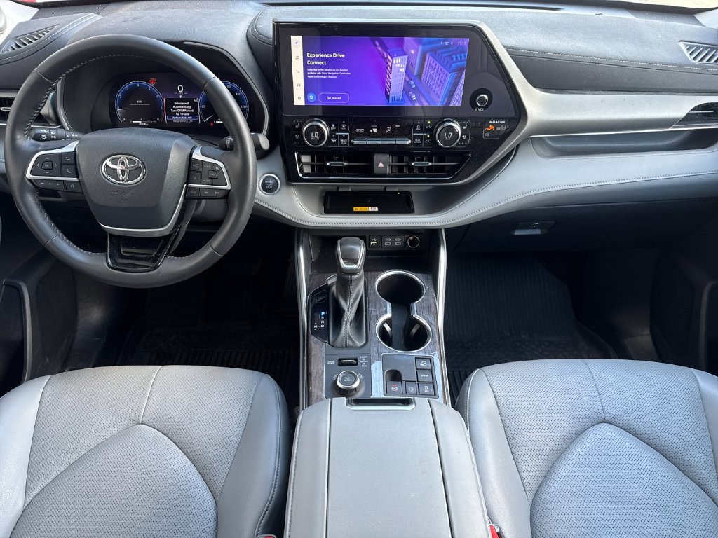 Used 2024 Toyota Highlander Limited AWD/4WD image 13