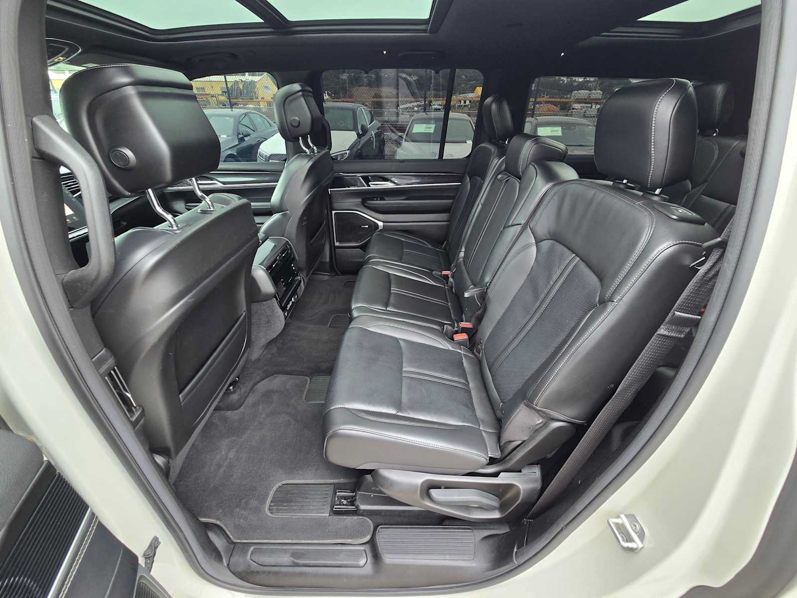 Used 2022 Jeep Wagoneer Series I w/ Convenience Group I RWD image 16