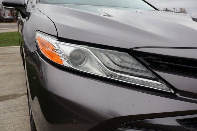 Used 2018 Toyota Camry XLE image 3