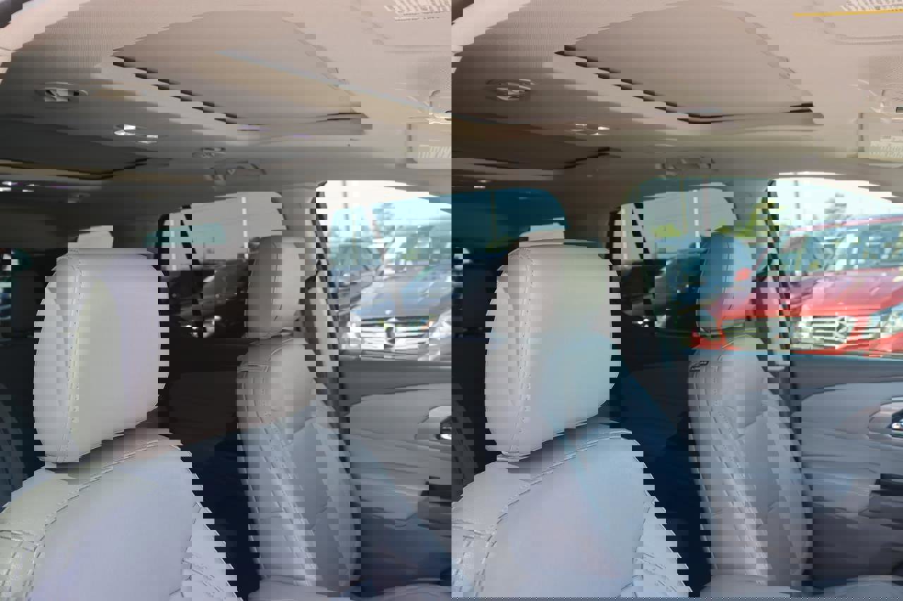 Used 2019 Chevrolet Traverse LT w/ LT Premium Package image 15